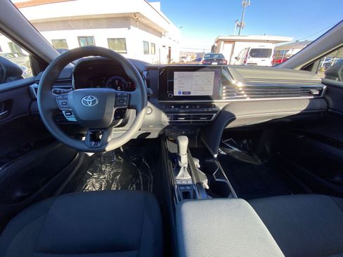 Used 2025 Toyota Camry LE image 33