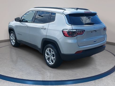 Used 2024 Jeep Compass Latitude AWD/4WD image 7