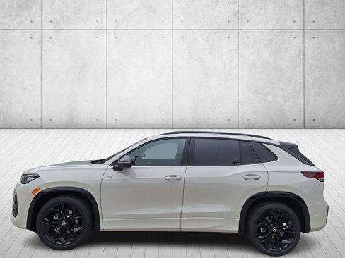 New 2026 Volkswagen Tiguan SE R-Line image 2