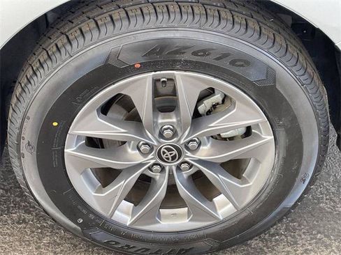 Certified 2021 Toyota Sienna LE FWD image 11