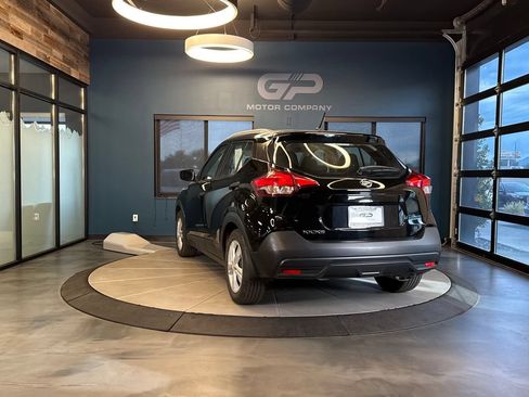 Used 2019 Nissan Kicks S FWD image 5