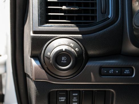 Used 2021 Nissan Titan PRO-4X w/ Pro-4x Convenience Package AWD/4WD image 13