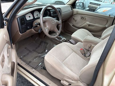Used 2004 Toyota Tacoma 2WD Xtracab image 8