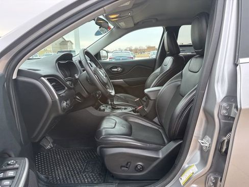 Used 2019 Jeep Cherokee Latitude Plus w/ Cold Weather Group image 11