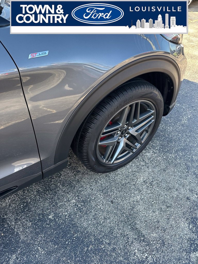 Used 2025 Ford Explorer ST-Line w/ ST-Line Street Pack AWD/4WD image 20