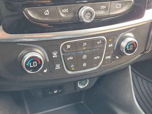 Certified 2019 Chevrolet Traverse LT FWD image 30