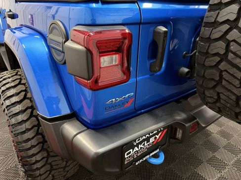 Used 2022 Jeep Wrangler Unlimited Sahara w/ Cold Weather Group AWD/4WD image 20