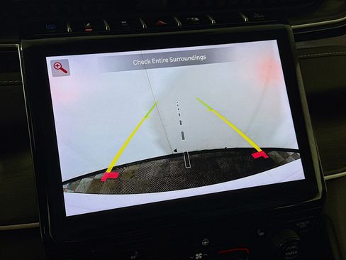 Used 2023 Jeep Grand Cherokee 4WD 4xe image 3