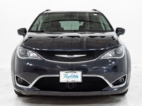 Used 2020 Chrysler Pacifica Touring-L Plus w/ Tire & Wheel Group FWD image 4
