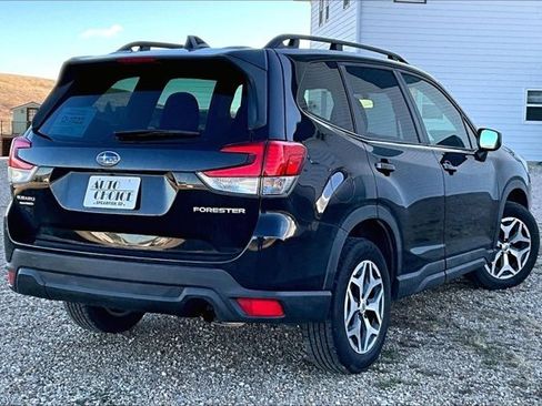 Used 2023 Subaru Forester Premium image 5