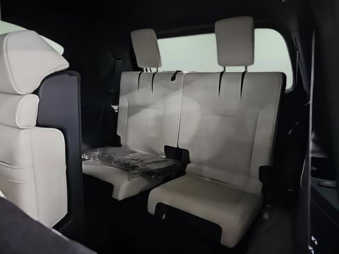 New 2024 Lexus LX 600 4WD w/ Luxury Package image 12