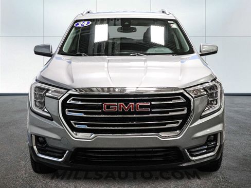 Used 2024 GMC Terrain SLT image 12