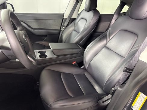 Used 2022 Tesla Model Y Performance AWD/4WD image 10