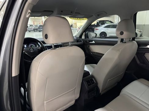Used 2018 Volkswagen Tiguan SE image 19