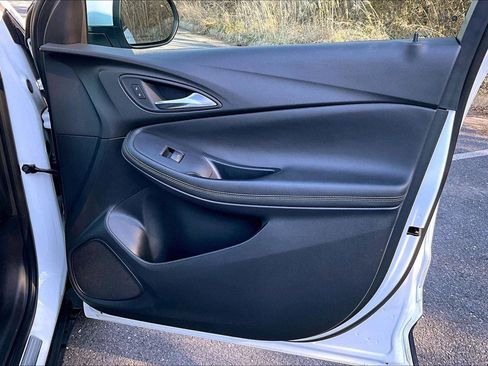 Used 2021 Buick Encore GX Select image 16