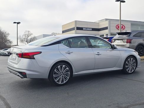Used 2023 Nissan Altima 2.5 SL image 3