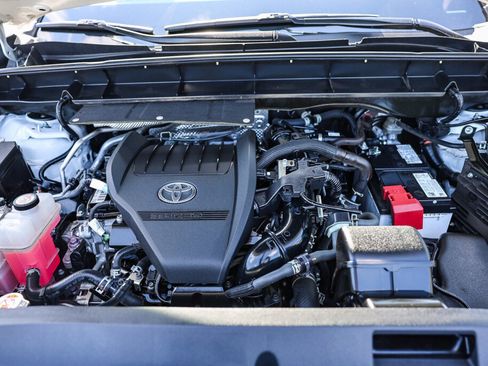 Used 2023 Toyota Highlander LE AWD/4WD image 16