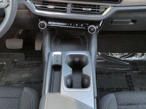 Used 2025 Chevrolet Equinox EV LT FWD image 18