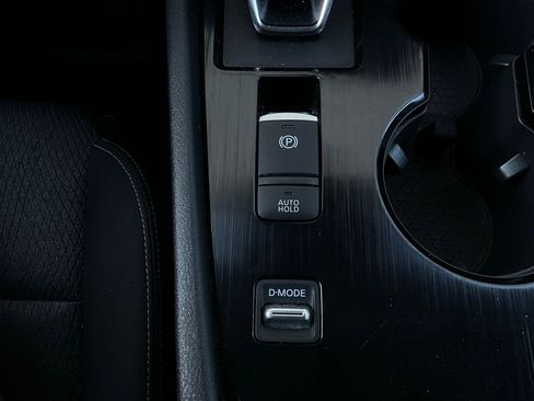 Used 2025 Nissan Rogue SV image 23