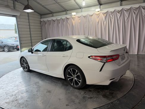 Used 2019 Toyota Camry SE image 13