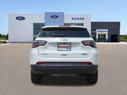 Used 2024 Jeep Compass Latitude AWD/4WD image 4