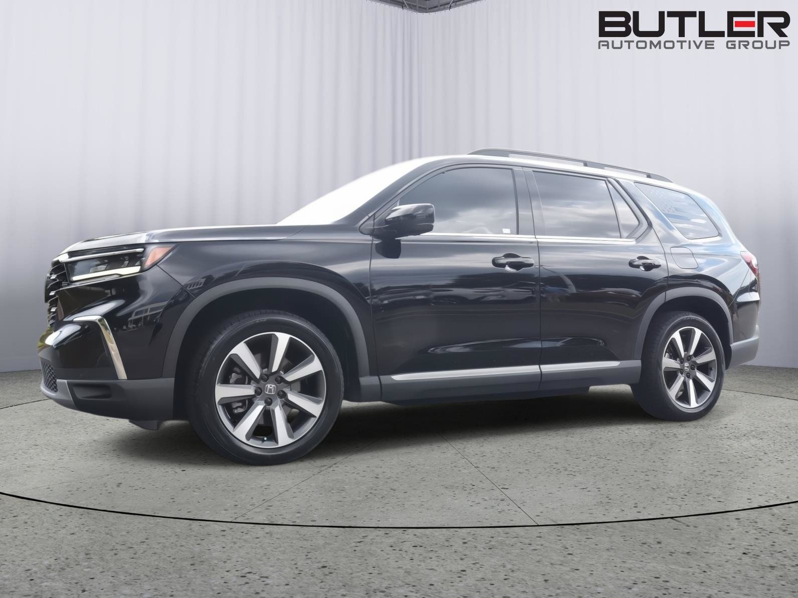 Used 2023 Honda Pilot Touring image 1