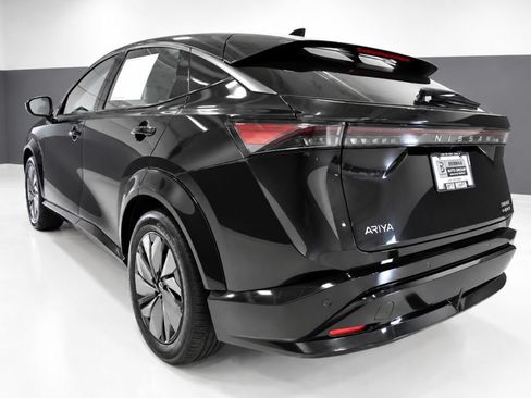 Certified 2023 Nissan Ariya AWD image 3