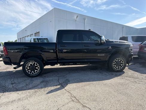 Used 2025 RAM 2500 Limited AWD/4WD image 2