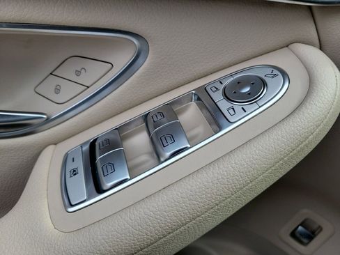 Used 2022 Mercedes-Benz GLC 300 4MATIC w/ Premium Package Lite image 26