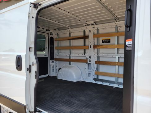 Used 2025 RAM ProMaster 2500 w/ U-Haul Equipment Group FWD image 17