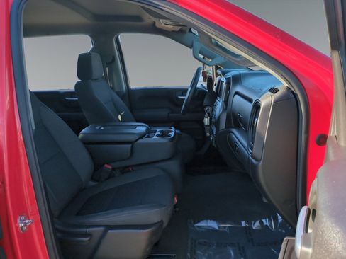 Used 2022 Chevrolet Silverado 2500 Custom w/ Custom Value Package image 16