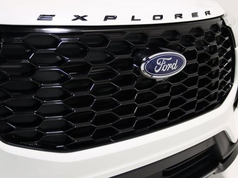 Used 2025 Ford Explorer ST-Line w/ Premium Package image 25