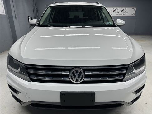 Used 2018 Volkswagen Tiguan SE w/ Panoramic Sunroof Package image 10