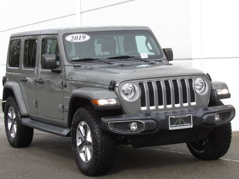 Used 2019 Jeep Wrangler Unlimited Sahara w/ Safety Group AWD/4WD image 2