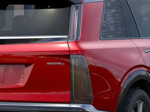 New 2026 Cadillac Vistiq Luxury w/ LPO, Floor Liner Package image 11