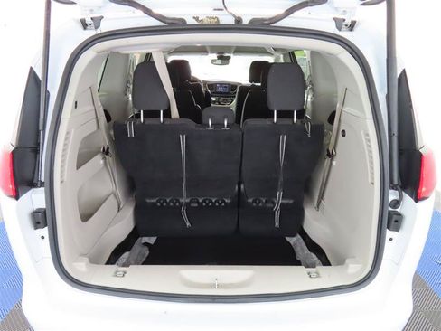 Used 2023 Chrysler Voyager LX FWD image 12