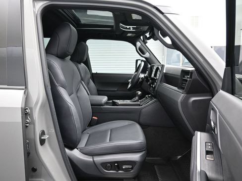 Used 2025 Lexus GX 550 w/ Accessory Package (2T) AWD/4WD image 13