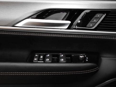 New 2025 Jeep Wagoneer 4WD w/ Premium Group I image 18