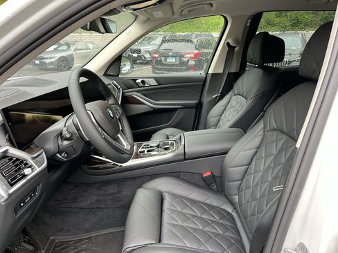 Used 2026 BMW X7 xDrive40i w/ Premium Package image 11
