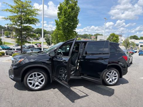Used 2025 Honda Passport EX-L image 17