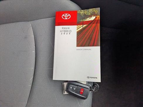 Used 2025 Toyota RAV4 XLE image 22