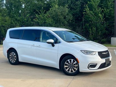 Used 2023 Chrysler Pacifica Touring-L