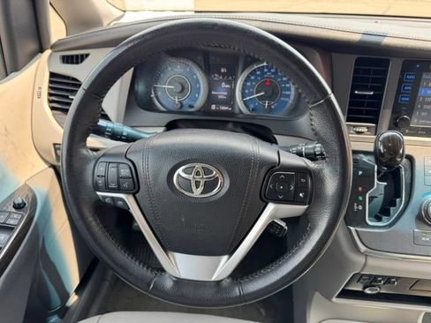 Used 2017 Toyota Sienna XLE w/ XLE Navigation Package FWD image 19