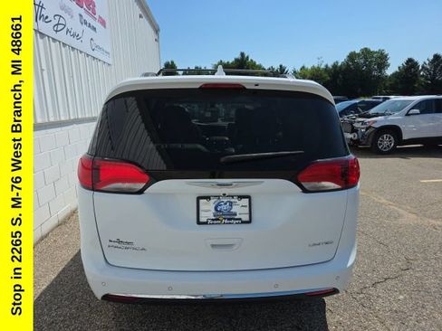 Used 2020 Chrysler Pacifica Limited FWD image 9