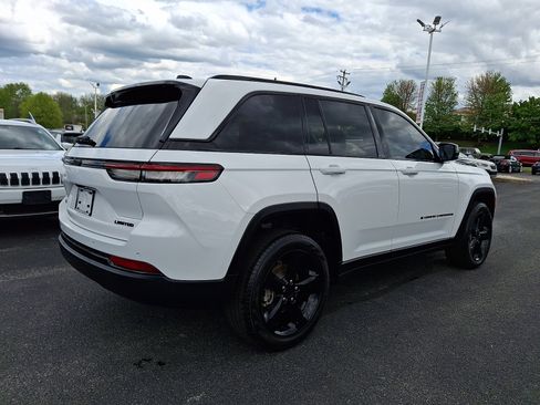 Certified 2024 Jeep Grand Cherokee Limited w/ Black Appearance Package AWD/4WD image 6