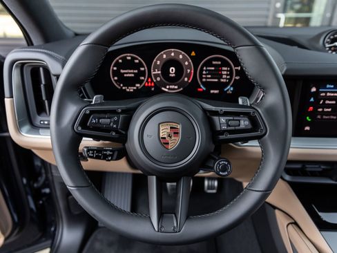 Certified 2025 Porsche Cayenne S AWD/4WD image 28