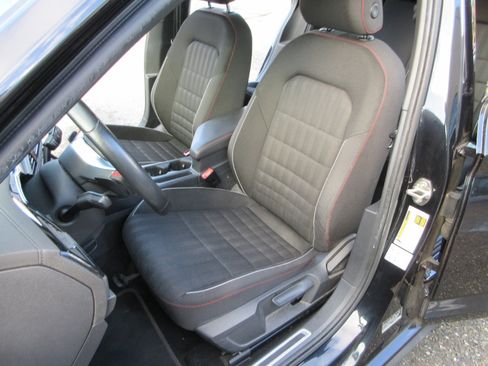 Used 2019 Volkswagen Jetta GLI image 8