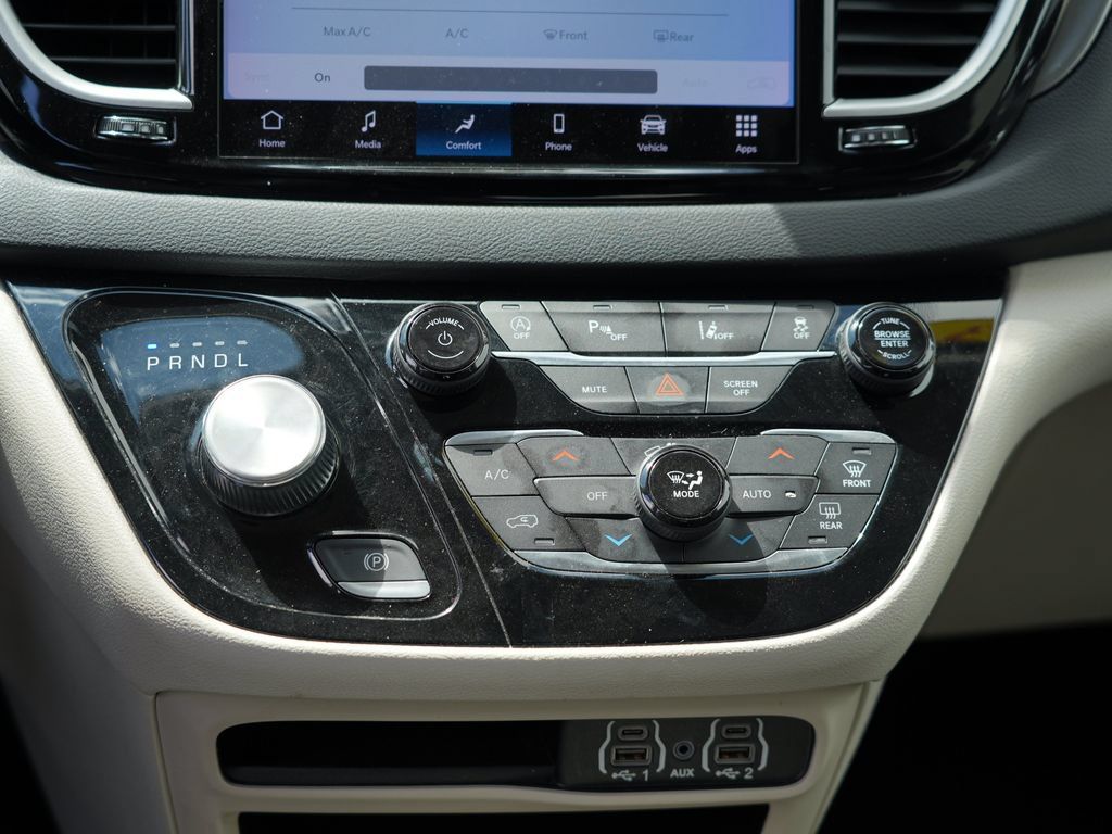 Used 2023 Chrysler Pacifica Touring-L FWD image 22