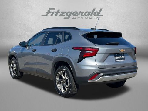 Certified 2025 Chevrolet Trax LT FWD image 7