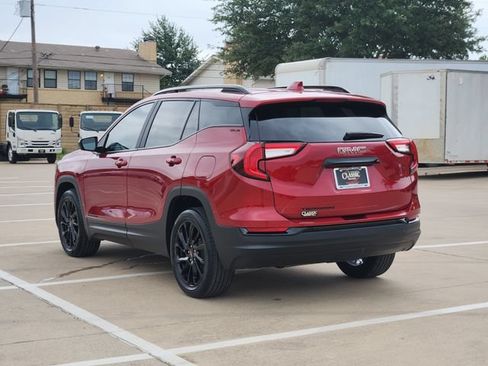 Used 2023 GMC Terrain SLE w/ Driver Convenience Package FWD image 3